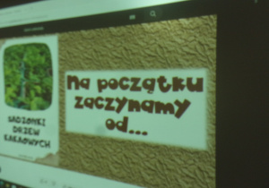 film na tablicy interaktywnej dotyczący produkcji czekolady