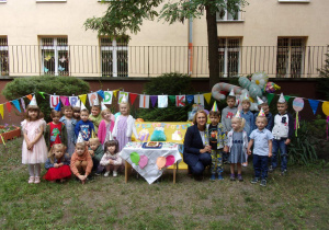 zdjęcie grupowe: czerwcowo-wakacyjni Solenizanci