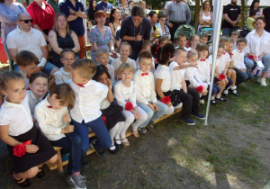 Juniorzy w oczekiwaniu na rozpoczęcie Uroczystości z okazji Zakończenia Roku