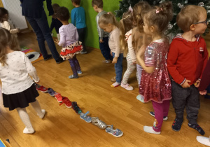 Ułożone buty Tuptusiów i Smyków.