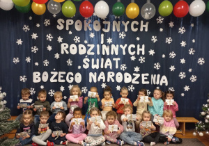 Tuptusie z listami do Świętego Mikołaja.