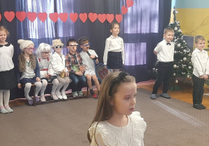 Juniorzy występują przed gośćmi.
