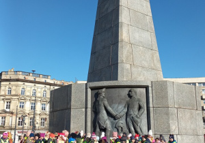 Tuptusie i Smyki pozują do zdjęcia.