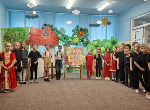 Bajkowy Ambaras - spektakl teatralny w wykonaniu dzieci z grupy Juniorów