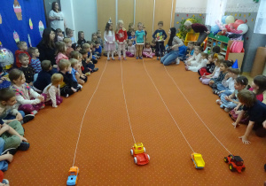 Wyścigi samochodowe.