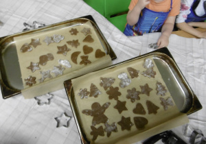 Inne pierniki upieczone na blasze.