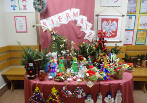 Wystawa ozdób świątecznych.