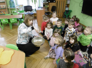 Tuptusie dokarmiają ptaki