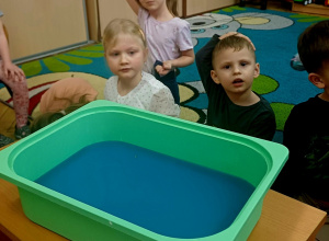 Mali naukowcy w akcji – zimowe eksperymenty w Żaczkach