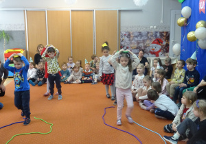 Dzieci podczas wyścigów.