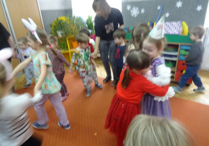 Zabay na sali gimnastycznej.