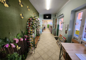 Korytarz i drzwi wejściowe.