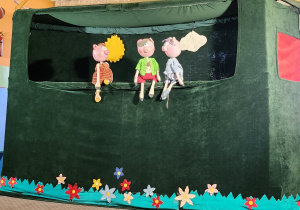 Przedstawienie pt."Trzy świnki".