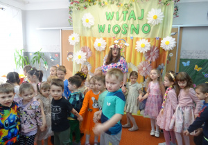 Wspólne zabawy w kole.