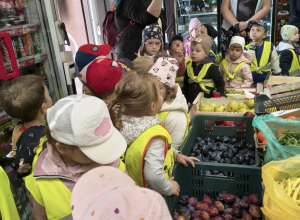 „Owocowa przygoda Smyków – zdrowo, kolorowo i smacznie!”