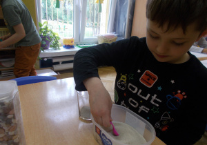 Juniorzy przygotowują niespodzianki z okazji Dnia Mamy i Taty