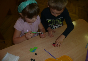 Żaczki przygotowują niespodzianki dla Rodziców z okazji Dnia Mamy i Dnia Taty