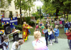 zabawy w ogrodzie przedszkolnym