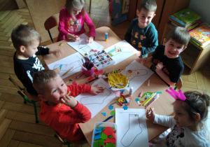 Smyki przygotowują sylwety skarpet