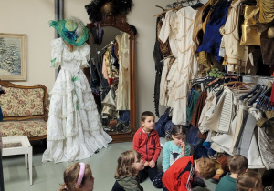 Żaczki za kulisami Teatru Wielkiego