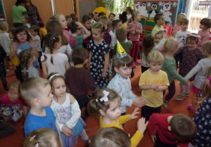 urodzinowe tańce i zabawy na sali gimnastycznej