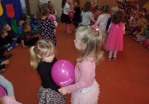 zabawa w parach z balonami