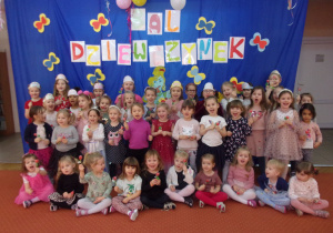 dziewczynki w PM 39 w Łodzi - zdjęcie grupowe