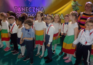 Juniorzy tuż przed wejściem na scenę