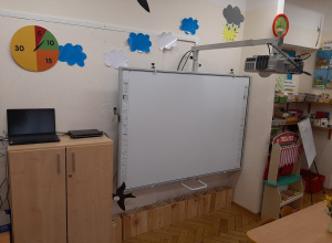 Huraaa!!! Żaczki mają tablicę interaktywną i nowego laptopa, na które tak długo czekały