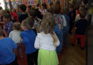 urodzinowe zabawy taneczne na sali gimnastycznej