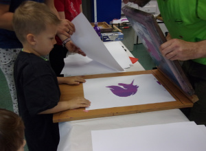 Żaczki na warsztatach plastycznych w Centrum Zajęć Pozaszkolnych