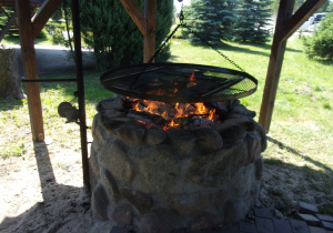 rozpalony grill