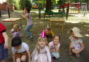 urodzinowe zabawy taneczne w ogrodzie przedszkolnym