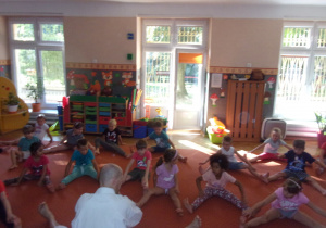 Juniorzy podczas zajęć karate
