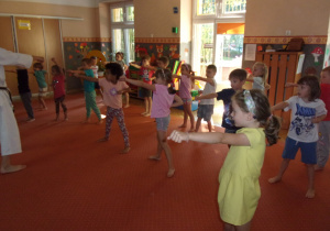 Juniorzy podczas zajęć karate