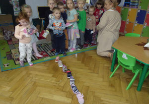 Tuptusie podczas układania butów