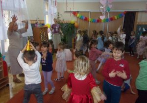 taniec na sali gimnastycznej