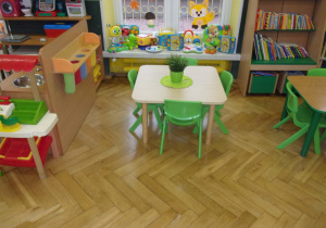 stolik kwadratowy w Tuptusiach