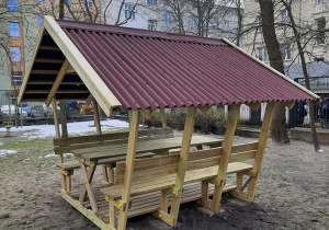 altana biesiadna w ogródku przedszkolnym